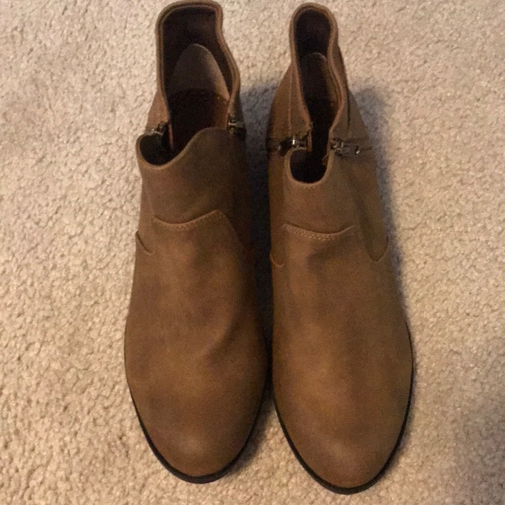 Classic sued bootie